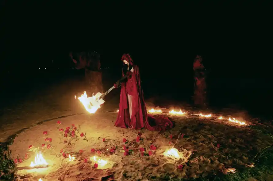 2k夜晚壁纸-火焰 - 花瓣-女明星「哲风壁纸」