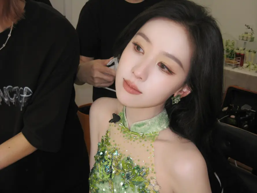2k耳饰壁纸-化妆间 - 女明星-陈都灵「哲风壁纸」