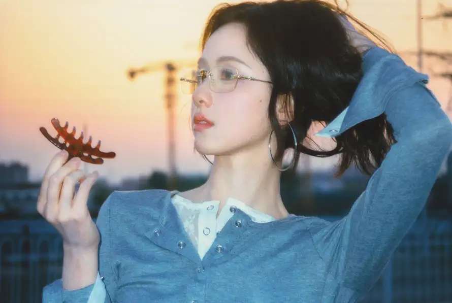 2k发夹壁纸-夕阳 - 天台-眼镜「哲风壁纸」