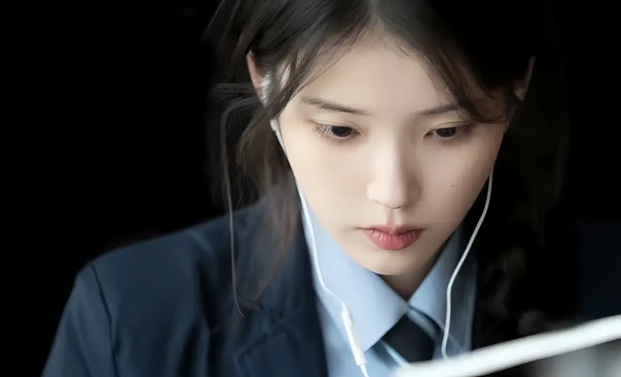 2k专注壁纸-制服 - 耳机-衬衫「哲风壁纸」