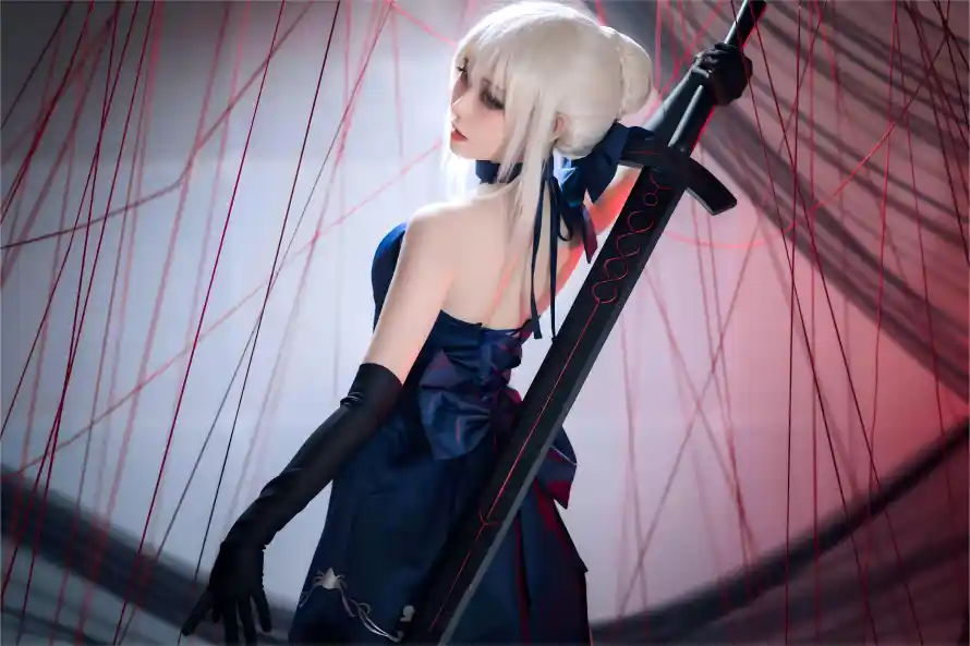 8k美女壁纸-长剑 - cos-黑礼服「哲风壁纸」