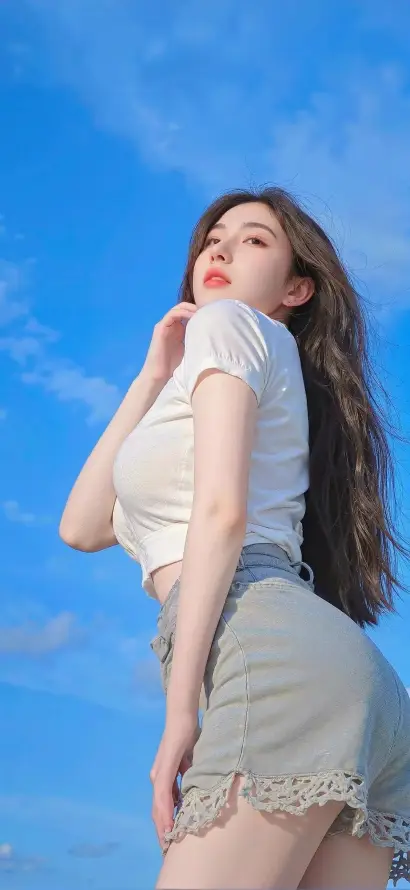 4k户外壁纸 - 灰裙 - 白衣 - 美女「哲风壁纸」
