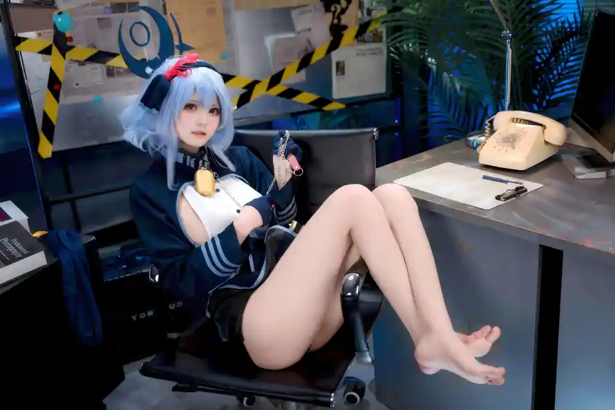 5k制服壁纸-美女 - 蓝发-赤脚「哲风壁纸」