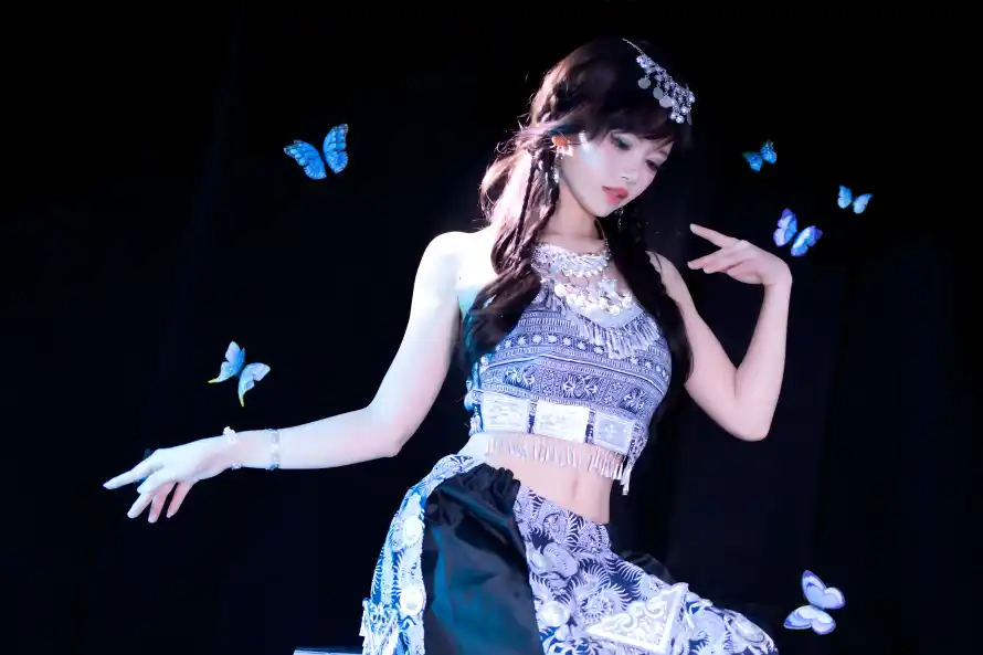 8k美女壁纸-舞蹈 - 苗族-蝴蝶「哲风壁纸」