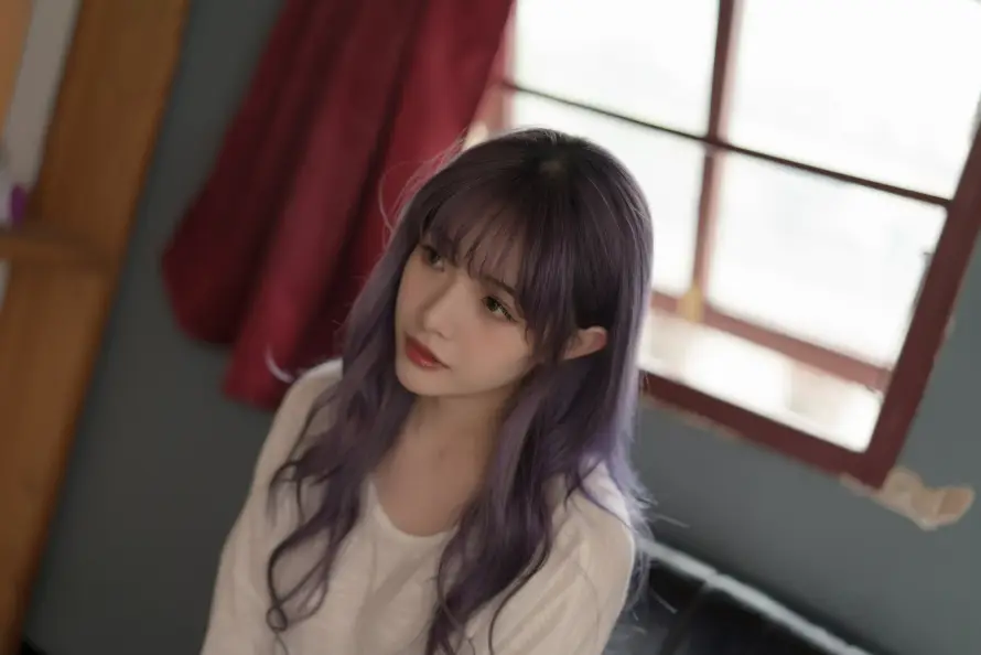 5k室内壁纸-居家 - 窗户-美女「哲风壁纸」