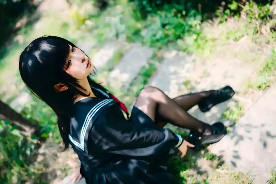 5k写真壁纸-户外 - 美女-草地「哲风壁纸」