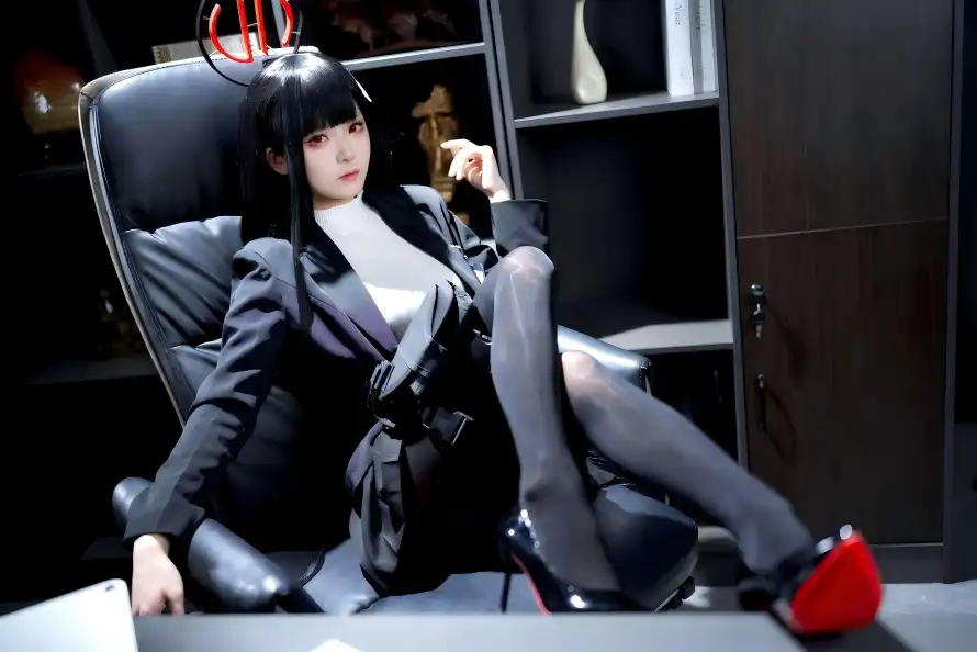 6k红鞋壁纸-美女 - 黑丝-办公椅「哲风壁纸」