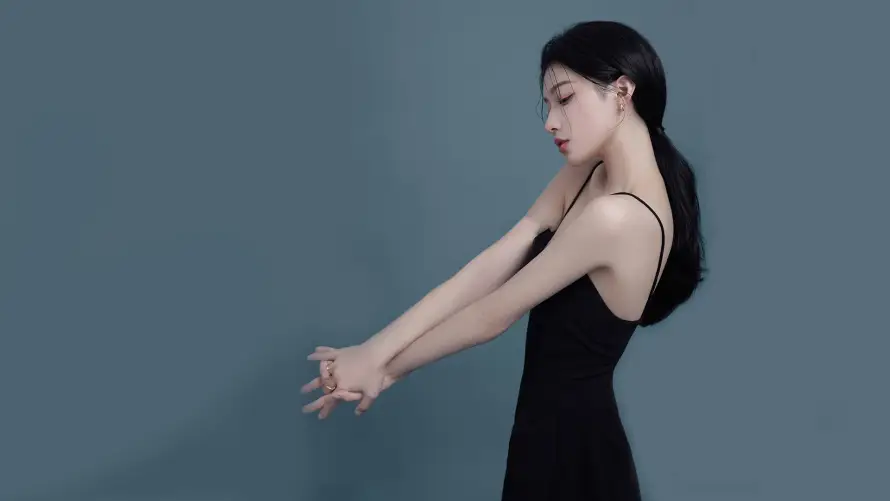 2k优雅壁纸-美女 - 蓝色-长发「哲风壁纸」