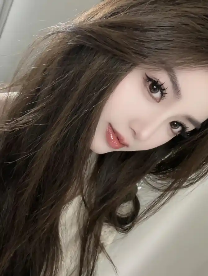4k红唇壁纸 - 美女 - 自拍 - 长发「哲风壁纸」
