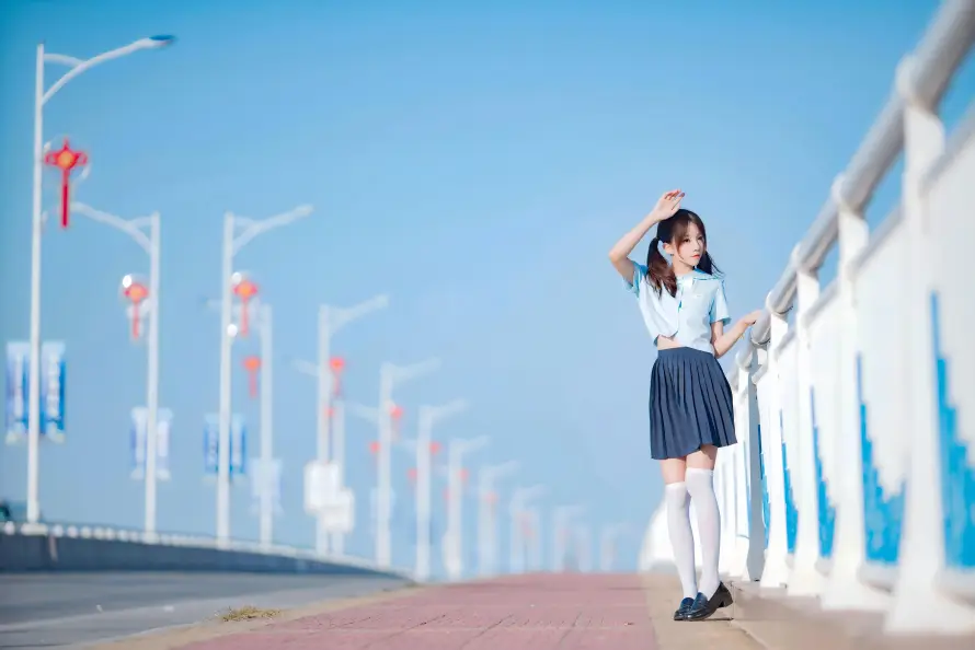 8k女生壁纸-桥 - 短裙-蓝天「哲风壁纸」 8k女生壁纸-桥 - 短裙-蓝天「哲风壁纸」