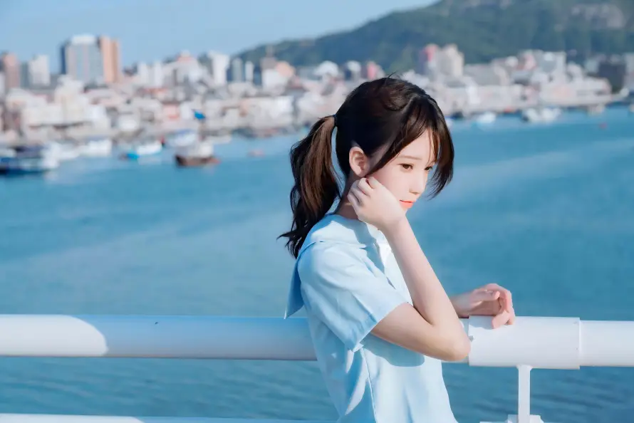 8k栏杆壁纸-海边 - 清新-美女「哲风壁纸」