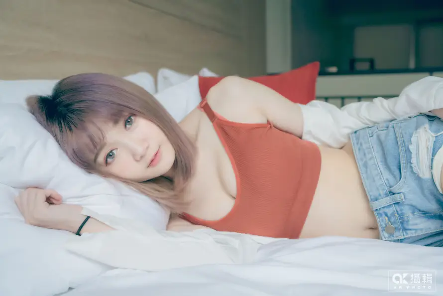 8k卧室壁纸-浅发 - 真人-美女「哲风壁纸」