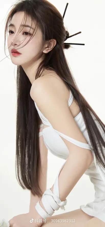 4k人物壁纸 - 发饰 - 美女 - 长发「哲风壁纸」