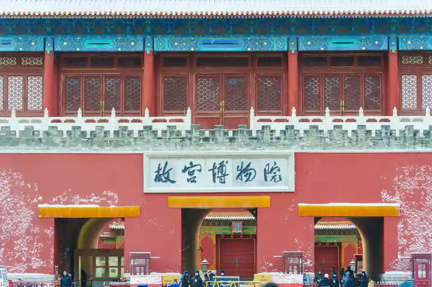 5k北京壁纸-故宫 - 游客-牌匾「哲风壁纸」