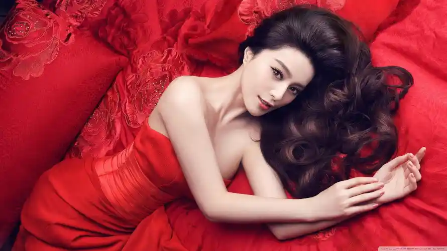 3k优雅壁纸-卧姿 - 女性-时尚「哲风壁纸」