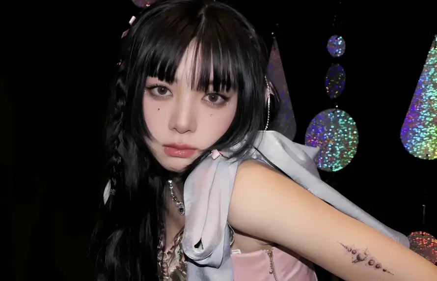 2k纹身壁纸-美女 - 个性造型-彩色光斑「哲风壁纸」