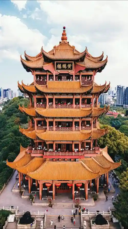 4k城市壁纸 - 武汉 - 红墙 - 绿树「哲风壁纸」