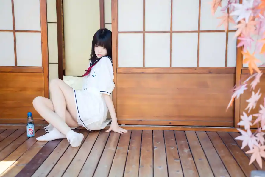 8k制服壁纸-坐姿 - 居家-拉门「哲风壁纸」