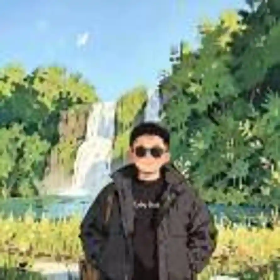 明明🚀的头像