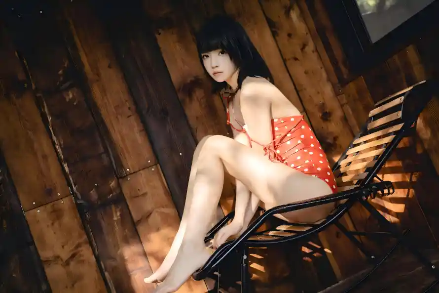 7k写真壁纸-坐姿 - 夏日-室内「哲风壁纸」