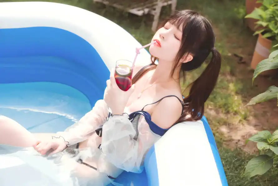 8k吊带壁纸-夏日 - 户外-泳池「哲风壁纸」 8k吊带壁纸-夏日 - 户外-泳池「哲风壁纸」