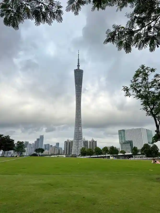 4k云朵壁纸 - 公园 - 城市 - 天空「哲风壁纸」
