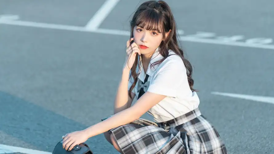 4k少女壁纸-户外 - 操场-日系「哲风壁纸」