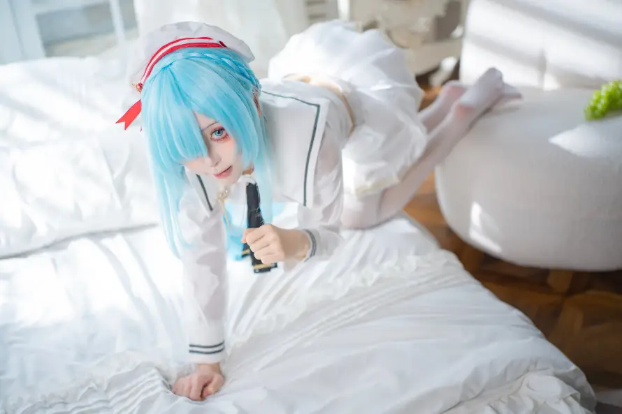 6k制服壁纸-卧床 - 室内-少女「哲风壁纸」
