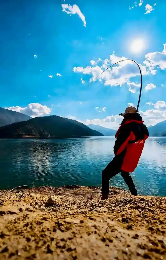 4k云朵壁纸 - 人物 - 山脉 - 岩石「哲风壁纸」