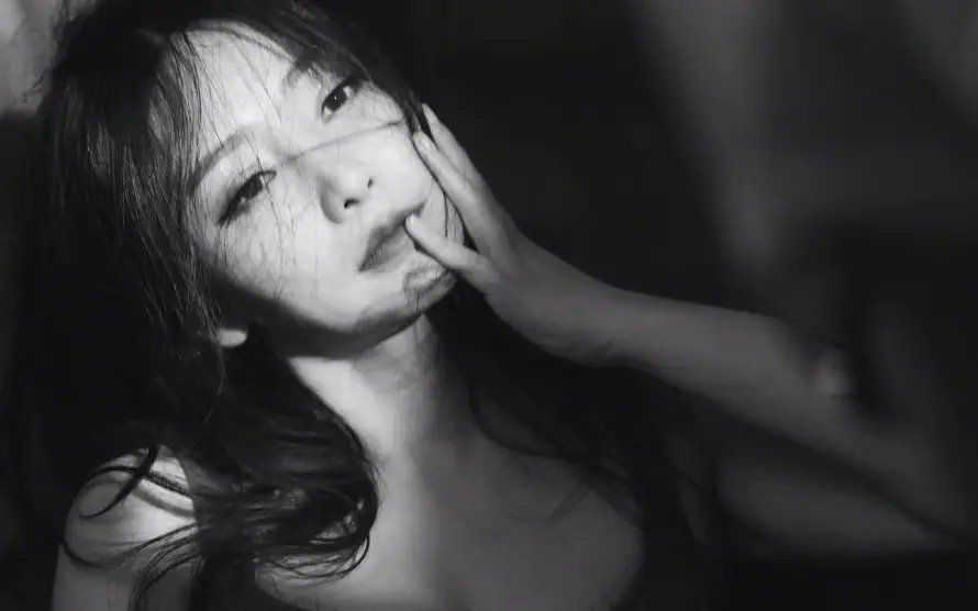 2k人像壁纸-光影 - 哭泣-女神「哲风壁纸」