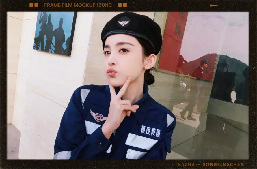 2k制服壁纸-女明星 - 人物写真-俏皮手势「哲风壁纸」 2k制服壁纸-女明星 - 人物写真-俏皮手势「哲风壁纸」
