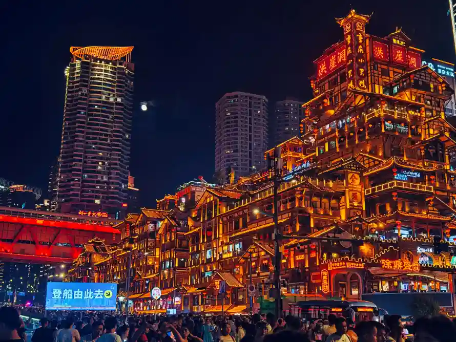 4k人群壁纸-夜景 - 山城-建筑「哲风壁纸」