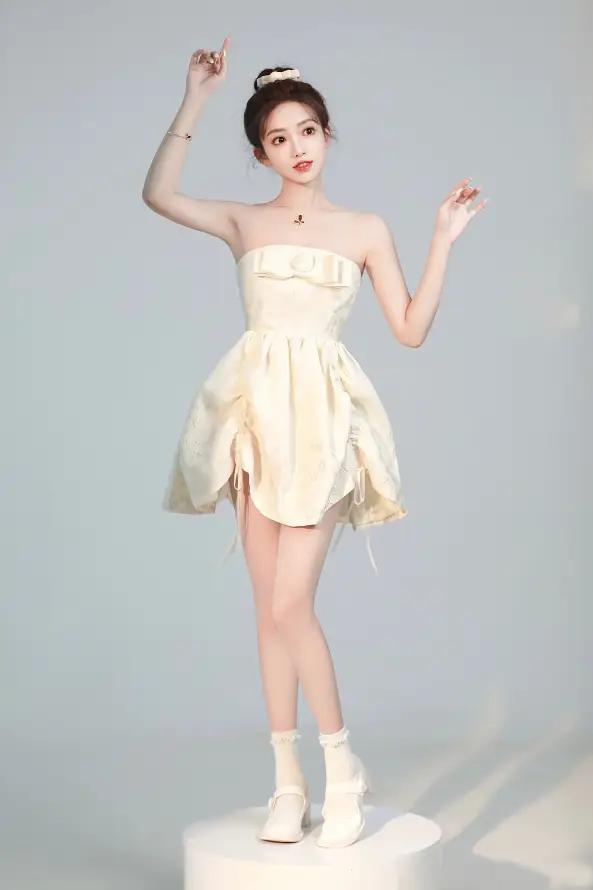 4kHFY壁纸 - 丸子头 - 优雅姿态 - 女性模特「哲风壁纸」