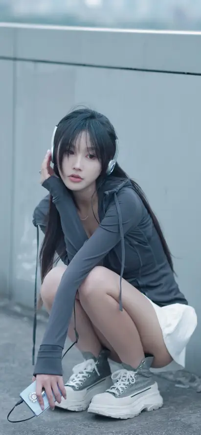 4k户外壁纸 - 美女 - 蹲姿 - Ios「哲风壁纸」