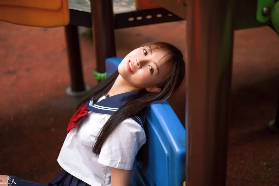 2k写真壁纸-制服 - 女孩-户外「哲风壁纸」