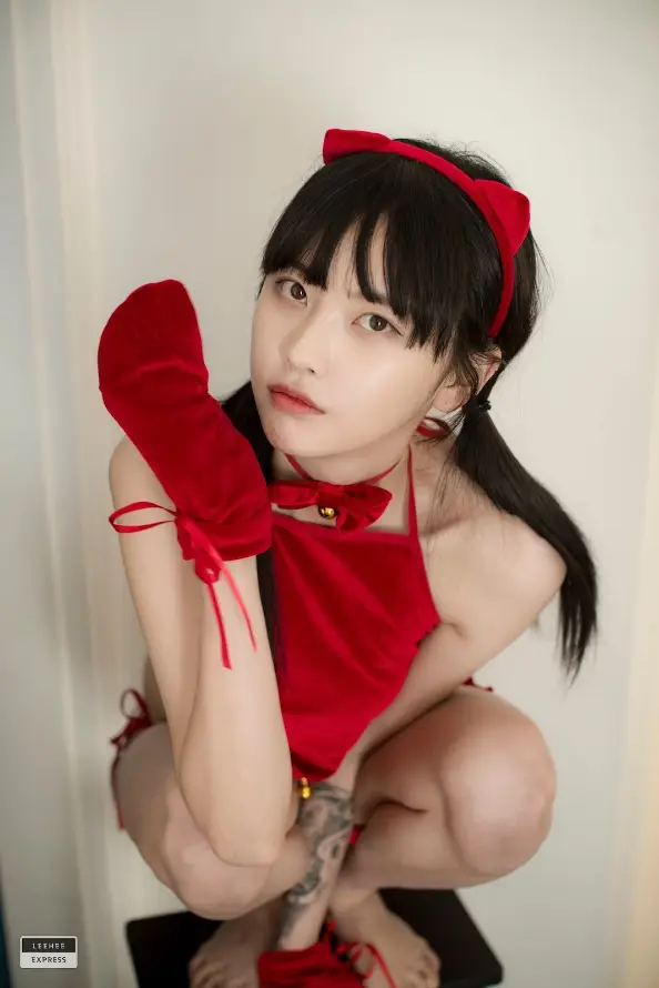 4k可爱壁纸 - 女孩 - 室内 - 小猫「哲风壁纸」