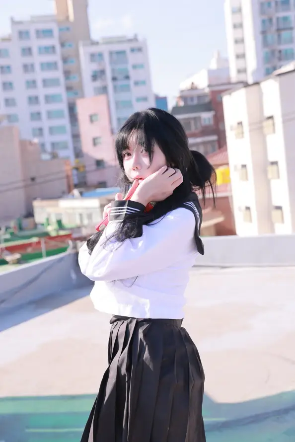 4k天台壁纸 - 少女 - 户外 - 晴天「哲风壁纸」