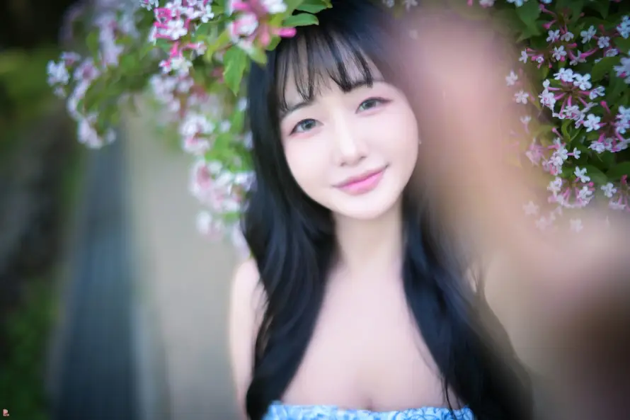 1k人像壁纸-微笑 - 户外-摄影「哲风壁纸」