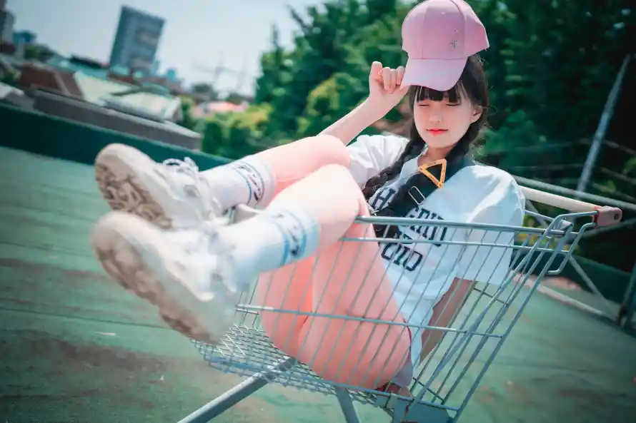 1k休闲壁纸-夏日 - 少女-建筑「哲风壁纸」