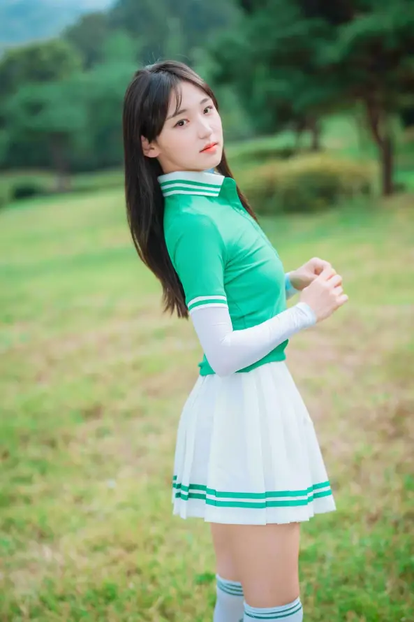 4k少女壁纸 - 树木 - 清新 - 草地「哲风壁纸」