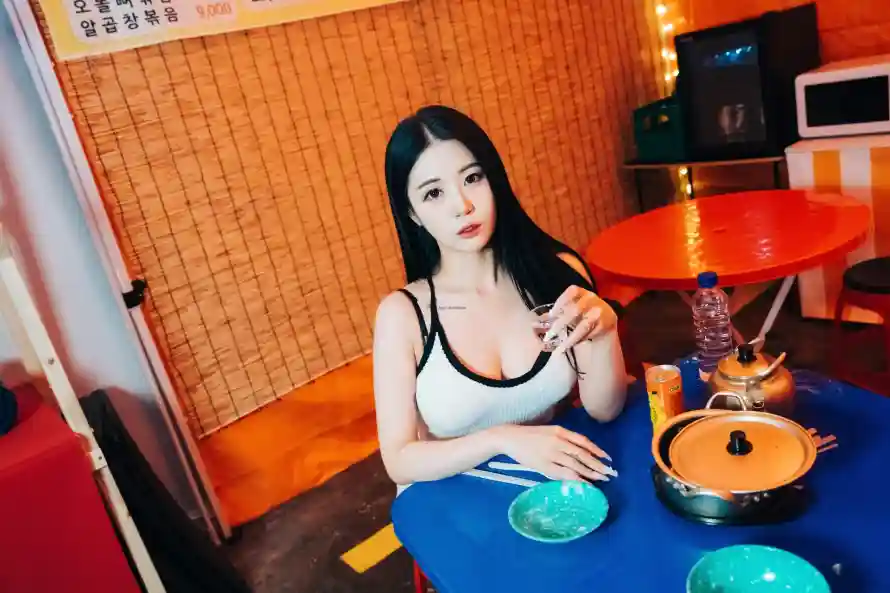 2k室内壁纸-火锅 - 美女-美食「哲风壁纸」