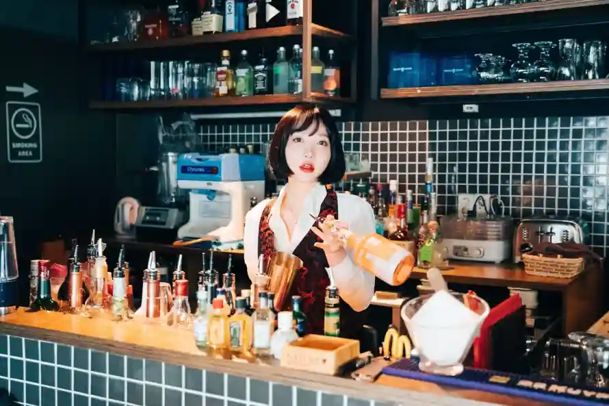 2k休闲壁纸-吧台 - 复古-女性「哲风壁纸」