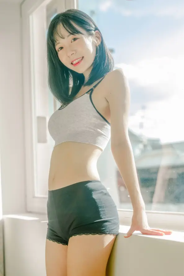 4k休闲壁纸 - 室内 - 少女 - 微笑「哲风壁纸」