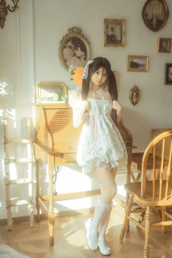 4k光影壁纸 - 少女 - 居家 - 房间「哲风壁纸」