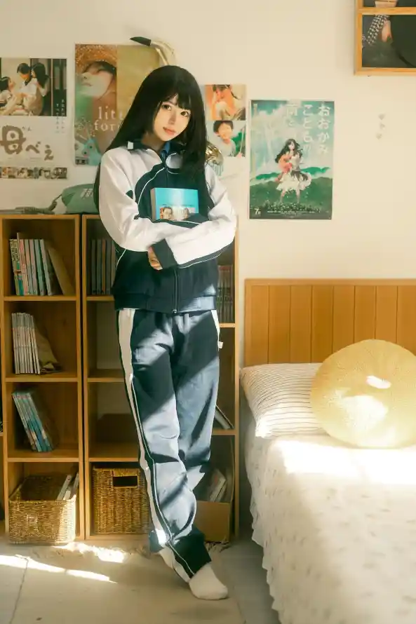 4k书架壁纸 - 休闲 - 学生 - 少女「哲风壁纸」