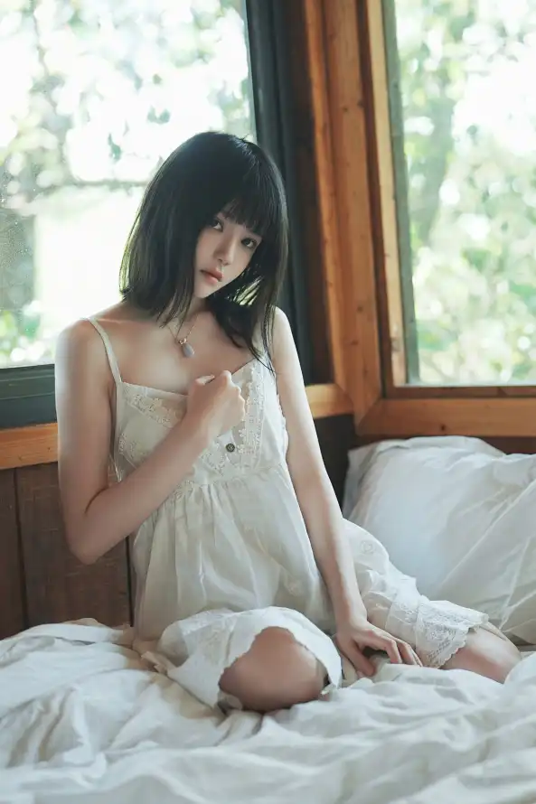 4k室内壁纸 - 少女 - 居家 - 床铺「哲风壁纸」