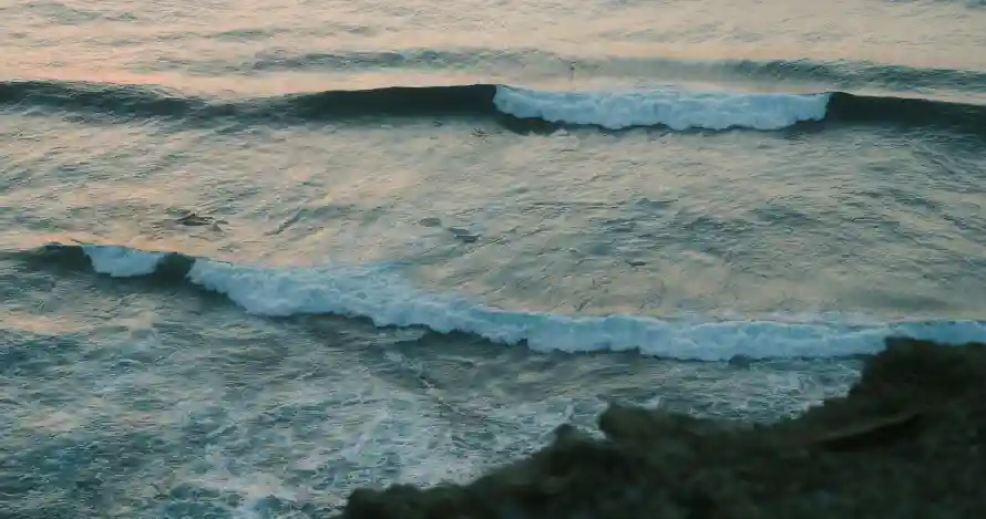 4k岩石壁纸-日落 - 浪花-海岸「哲风壁纸」