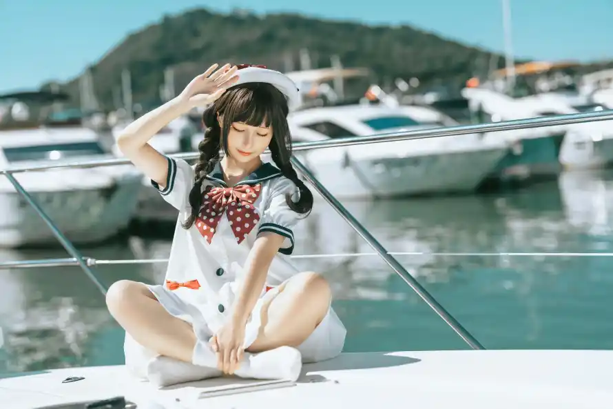 2k坐姿壁纸-山 - 女孩-水面「哲风壁纸」