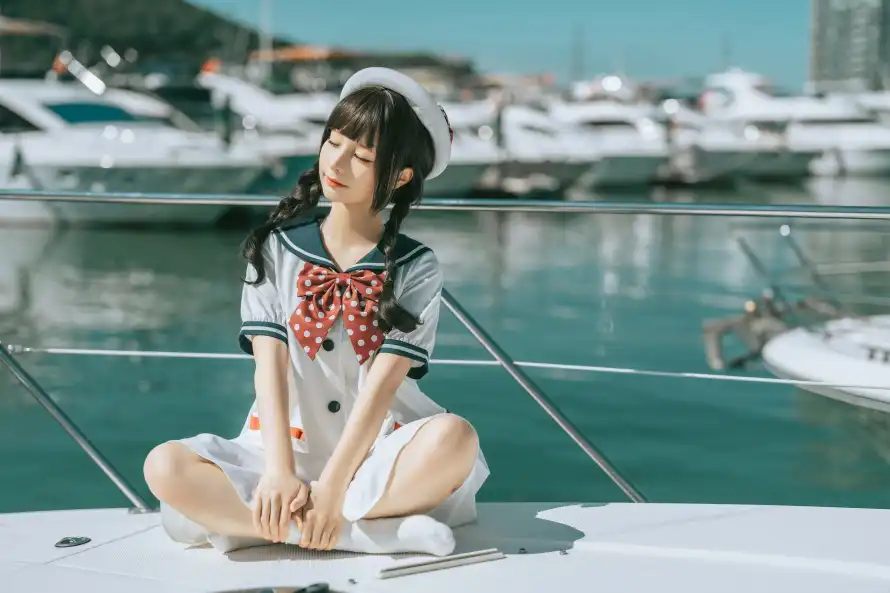 2k坐姿壁纸-帽子 - 海水-清新「哲风壁纸」