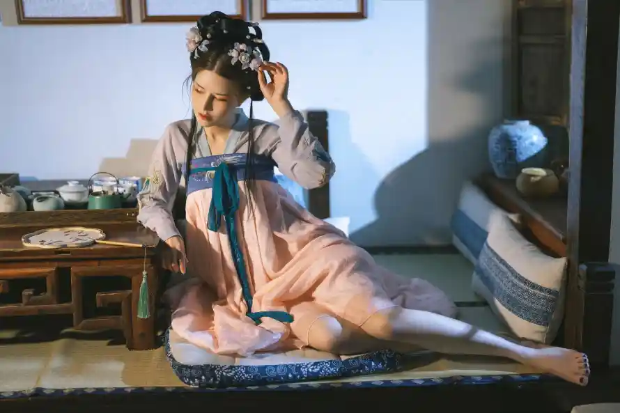 2k发髻壁纸-古风 - 坐姿-古家具「哲风壁纸」